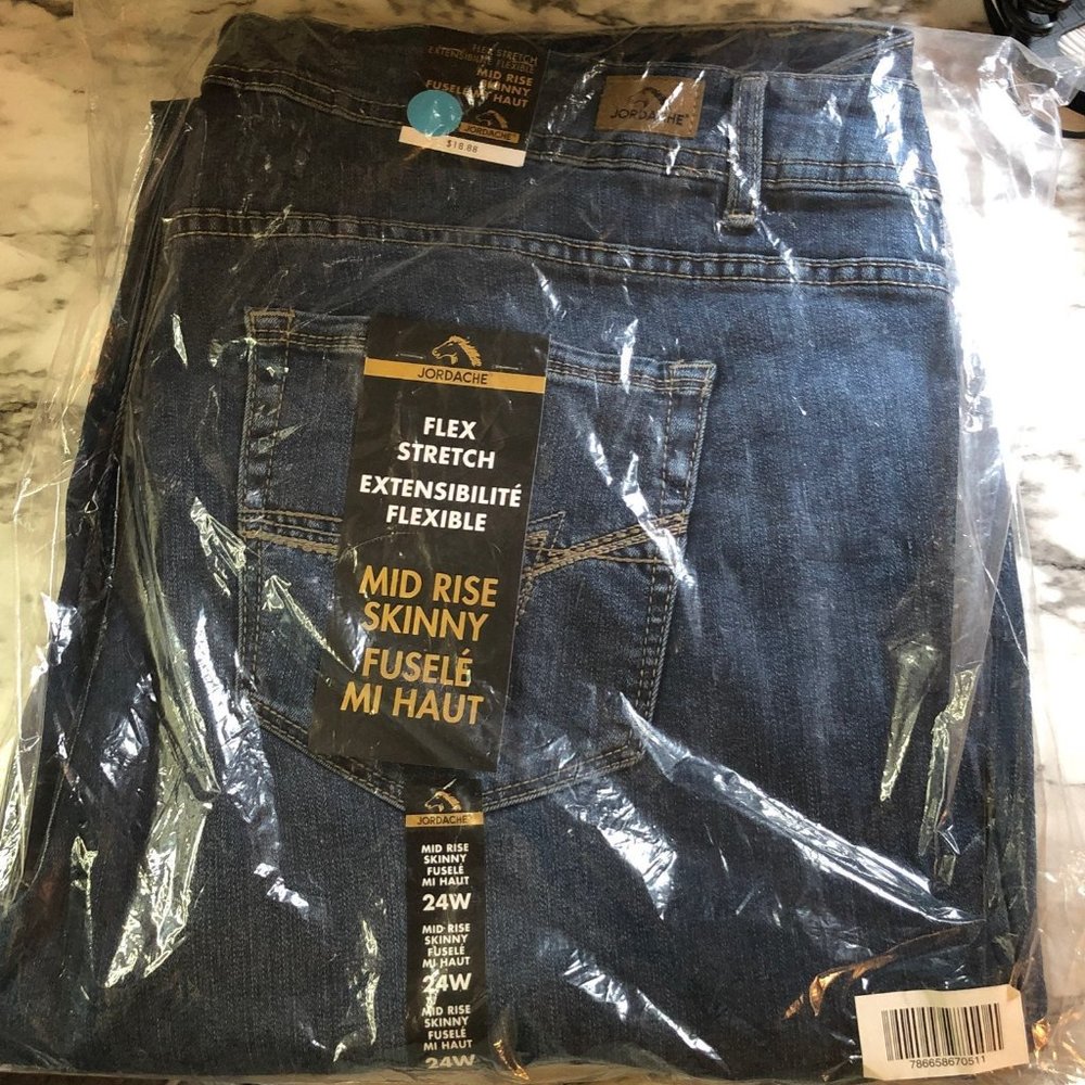 PlusSize Mid Rise Skinny Jean Light Wash